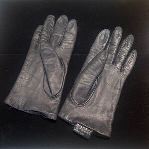 Wilson’s Leather, black gloves. Size L (OS)